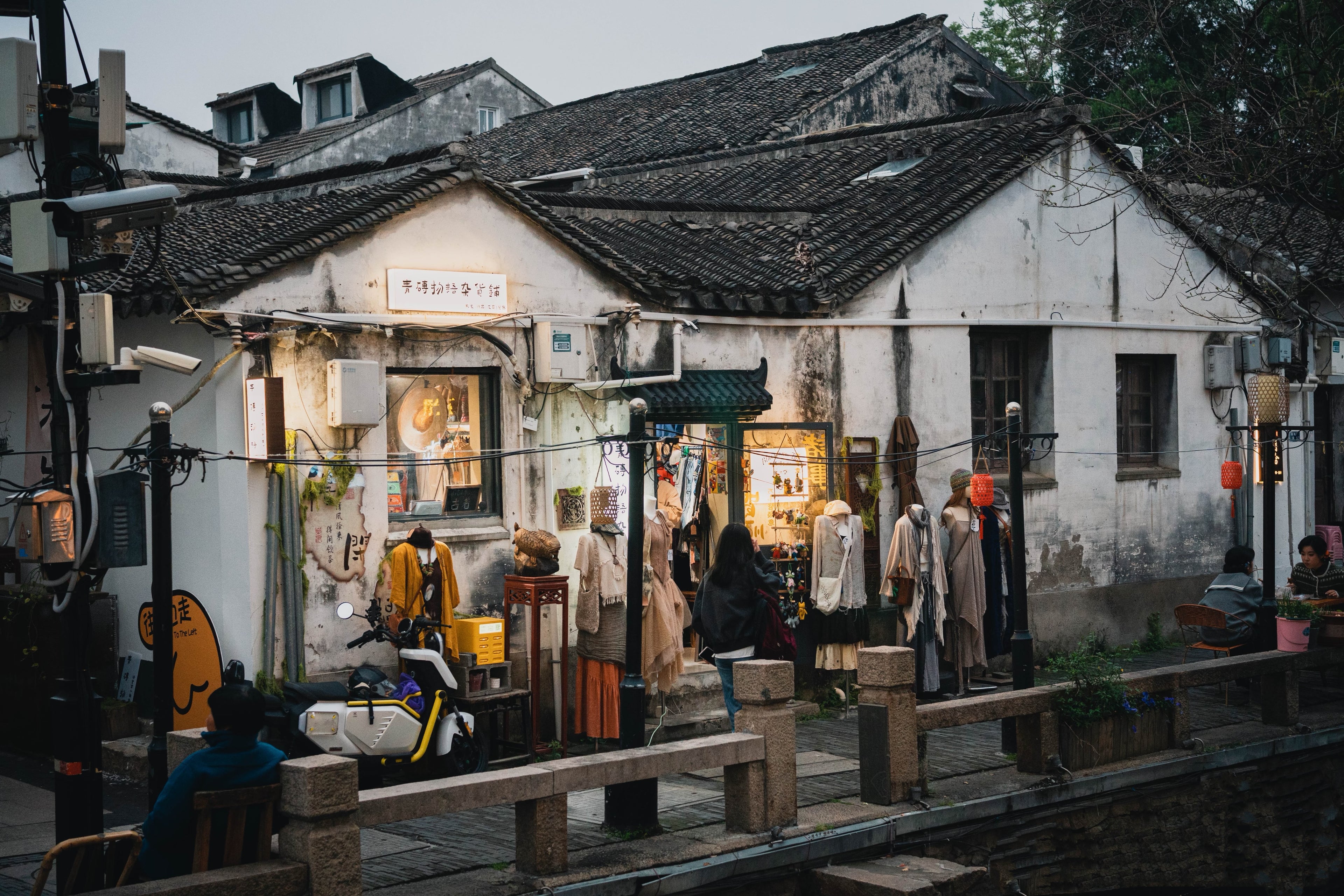 1-Day Shanghai to Suzhou Humble Administrator's Garden,Tiger Hill,Xiyuan Temple(private)